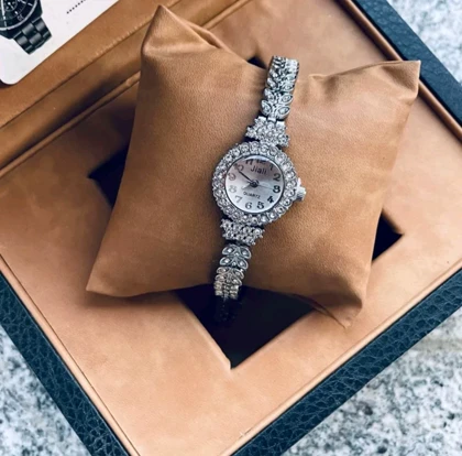 ساعت مچی دخترانه ظریف و باتری اضافی