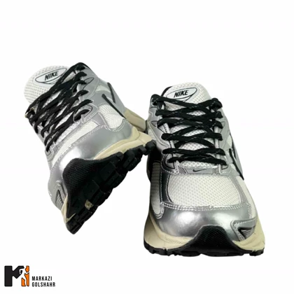 کفش ورزشی مردانه نایک مدل Vomero طوسی کرم
