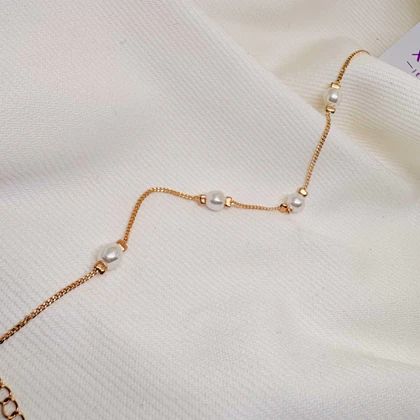 دستبند ژوپینگ مدل «مهتاب و طلا» | چیدمان مینیمال مروارید روی زنجیر
