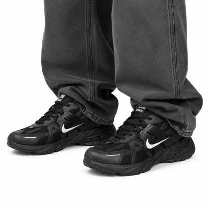 کفش کتانی مردانه بزرگ پا نایکی v2k رنگ مشکی Nike V2k