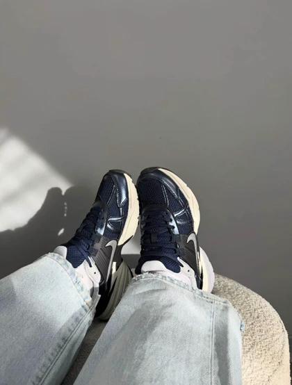 کتانی نایکی وی تو کی ران سورمه ایی مشکی Nike V2K RUN.