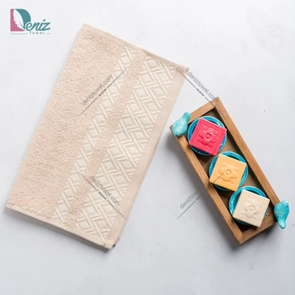 حوله دستی الماس رنگ کرم