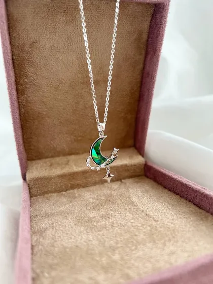 گردنبند ماه