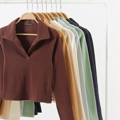 بلوز کراپ یقه شکاری