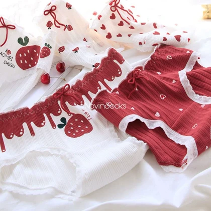 شورت کبریتی طرح توت فرنگی قرمز