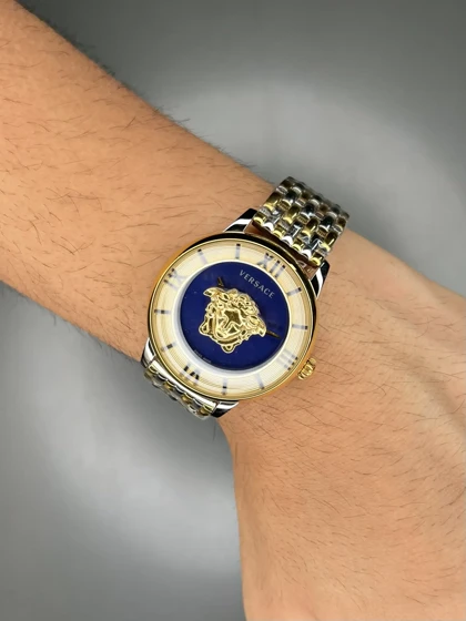 ساعت مچی ورساچه طرحدار بند سیلورطلایی صفحه آبی Versace