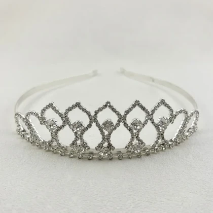 تاج مو زنانه جواهری نگین‌دار مدل لتیرا نقره‌ای