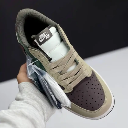 کفش نایک ایر جردن 1 لو تراویس اسکات سبز قهوه‌ای Nike Air Jordan 1 Low Travis Scott Green Brown