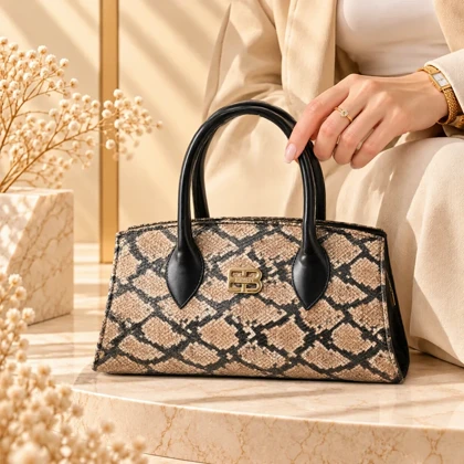 کیف دستی مجلسی زنانه Nera Notturna کیف شاین East-West چرم و ورنی مشکی تین‌بانی