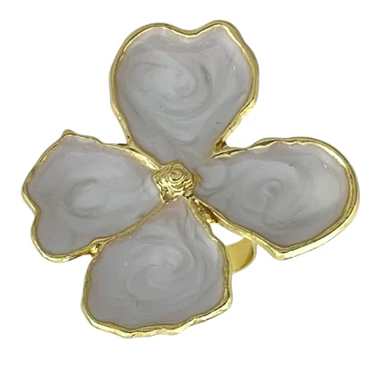 انگشتر زنانه مدل پتالیا با طرح گل صدفی لوکس