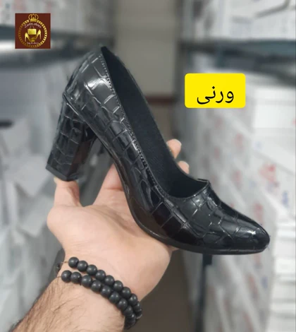 کفش مجلسی چرم و ورنی زنانه پاشنه‌دار