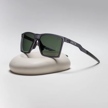 عینک آفتابی اوکلی (Oakley) مدل p1006