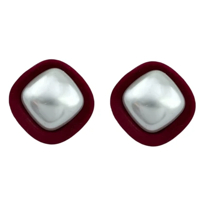 گوشواره زنانه مخملی طرح مربع با مروارید زیبا