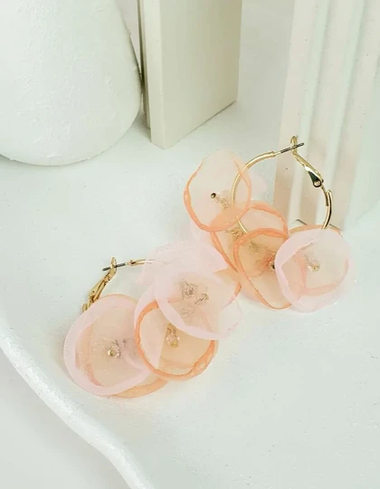 گوشواره حلقه‌ای زنانه طرح گل‌های ابریشم