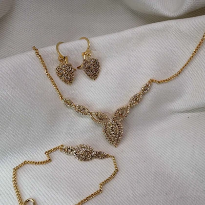 سرویس کامل برند شین مدل «اشک زرین» | تمام نگین با آبکاری طلا و گارانتی 1 ساله