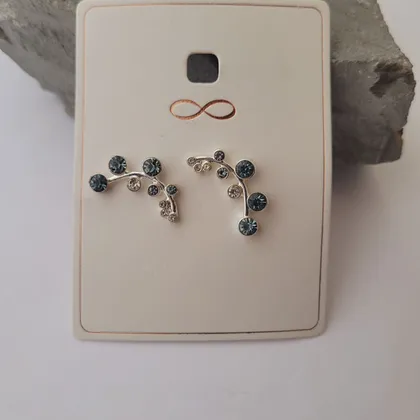 گوشواره میخی نگینی لاله گوش