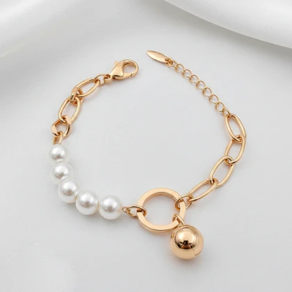 دستبند ژوپینگ ترکیبی مروارید و کارتیه با آویز گوی