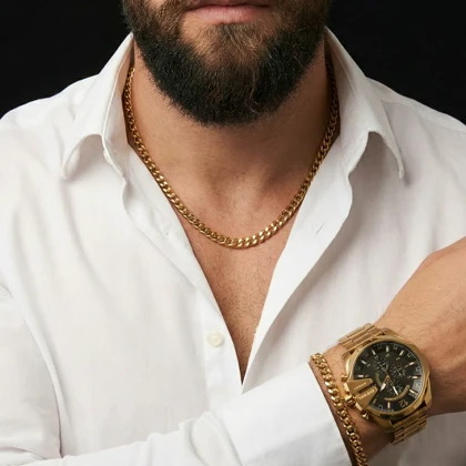 ست ساعت مچی مردانه طلایی صفحه مشکی مدل U700 + دستبند و گردنبند کارتیه رنگ طلایی