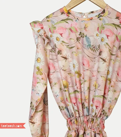 پیراهن صورتی گل‌دار