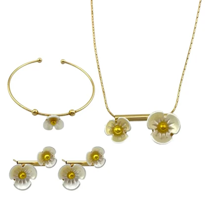 نیم‌ست زنانه مدل نایلا طرح گل با دستبند النگویی طلایی