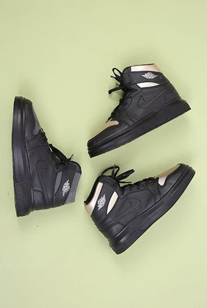 کفش اسپرت زنانه نایک کراش