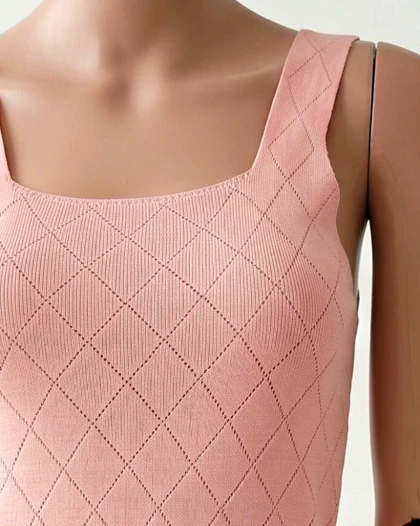 تاپ یقه خشتی طرح لوزی بند سر شانه پهن زنانه کد1571