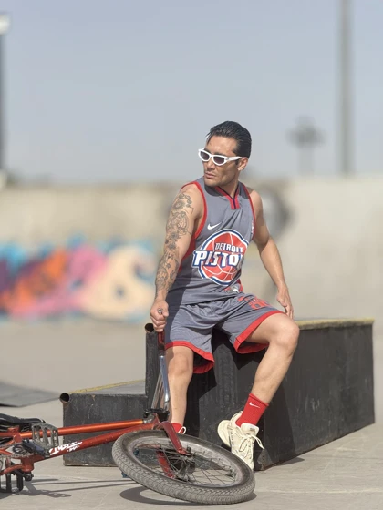 ست رکابی و شلوارک PISTONS بسکتبالی بدنسازی طوسی