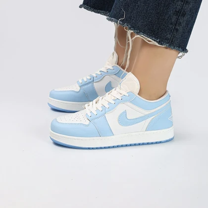 کفش و کتانی زنانه مدل NIKE AIR JORDAN 1 رنگ سفید آبی کد M5813