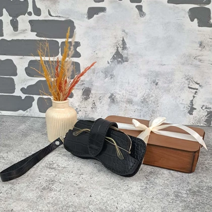 قاب عینک چرم طبیعی مدل فانتزی