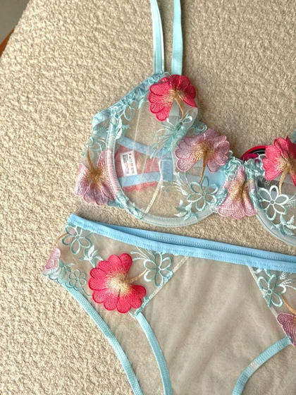 ست شورت وسوتین گیپور حریر کد 889 آبی آسمانی