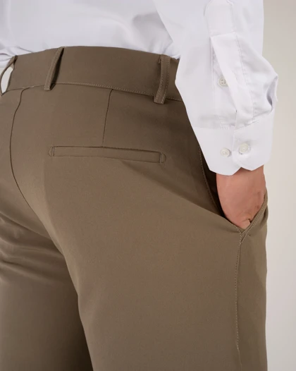 شلوار پارچه ای کمر انگلیسی پارچه مازراتی رنگ موکا بژ