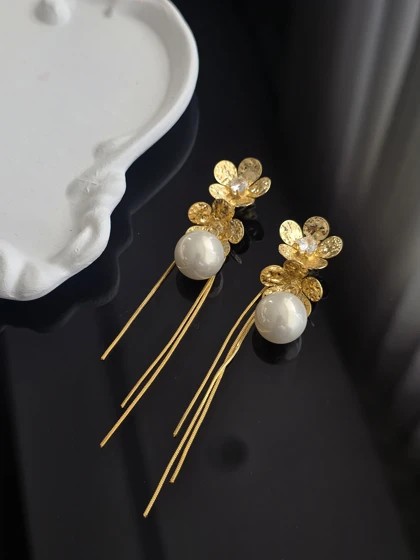 گوشواره گل مرواریدی کد ZUN06