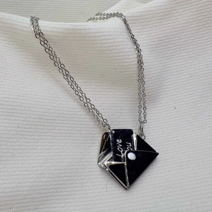 ست گردنبند دو نفره مدل «نامه و پاکت» | طراحی مینیمال و مفهومی (استیل سیلور)