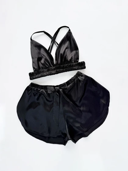 ست لباس خواب نیم‌تنه بند ضربدری و شورتک ساتن