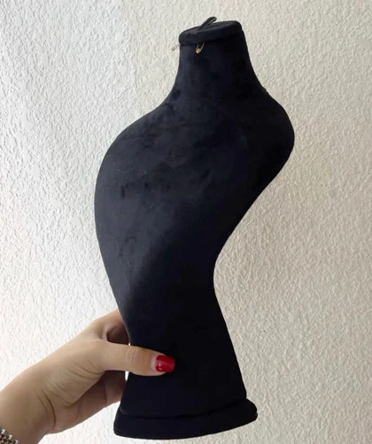 مانکن طلا و زیورآلات جنس مخملی