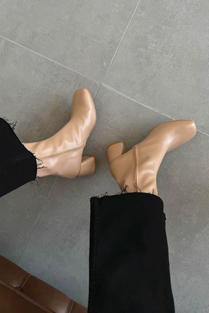 بوت و نیم بوت زنانه استراسونس straswans