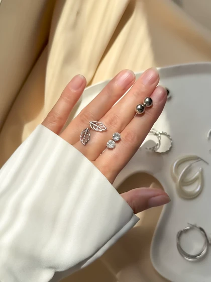گوشواره پکی اشکی و کارتیه