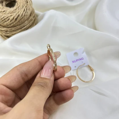گوشواره زنانه حلقه‌ای مدل روشا تراش دار ژوپینگ