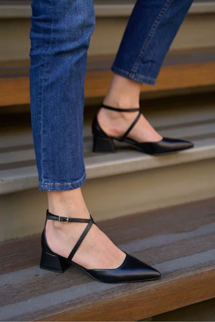 کفش پاشنه‌بلند کلاسیک زنانه madamra madamra