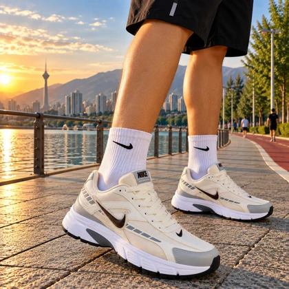 کتانی رانینگ راحتی نایک اینترناتور / NIKE INTERNATOR / رنگ سفید طوسی نایک سبز