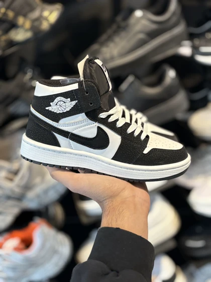 کتانی ساق‌دار مشکی سفید