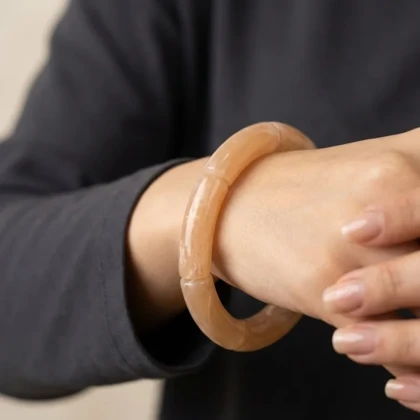 دستبند زنانه بنگل رزینی طرح بامبو عسلی مدل املیرا بامبو