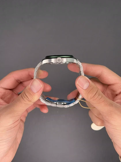 ساعت مچی امگا سیمستر جهان نما صفحه سبز بزل سبز Omega Seamaster Worldtimer