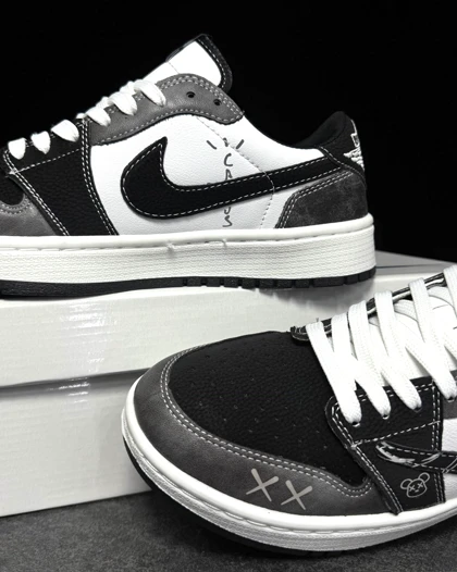 کتانی جردن تراویس نورث فیس