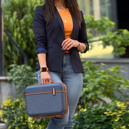 چمدان نشکن تیتان پلورا مدل TITANPLORA - TP6600SERIES Universal Travelle سری 4 عددی (کیف آرایشی هدیه)