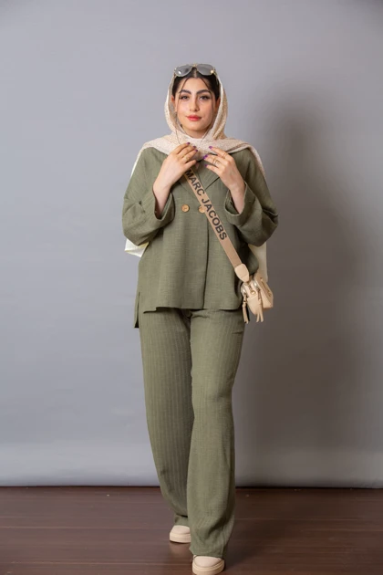 مانتو شلوار راه راه دو دکمه بغل چاک