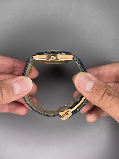 ساعت مچی امگا کانستلیشن بند آبی صفحه مشکی قاب رزگلد Omega Constellation