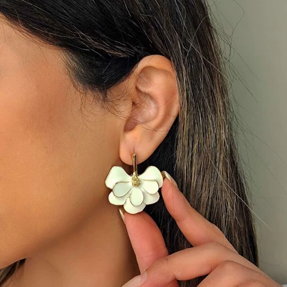 گوشواره زنانه طرح گل سه بعدی مدل شکوفه