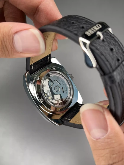 ساعت مچی سیکو دو تقویم بند چرمی صفحه آبی Seiko