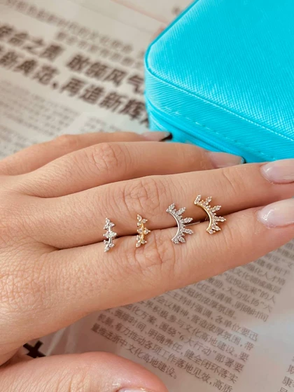 پیرسینگ گوش جواهری هلیکس